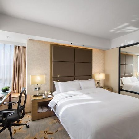 The La Hotel 新世界伟瑞酒店 Shenzhen Dış mekan fotoğraf